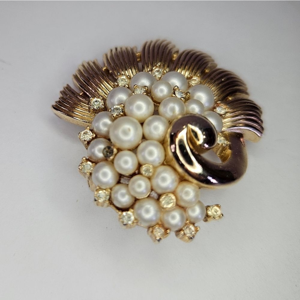 Vintage Signed Crown Trifari 1950s Alfred Philippe Faux Pearl Rhinestone Brooch - Picture 12 of 13